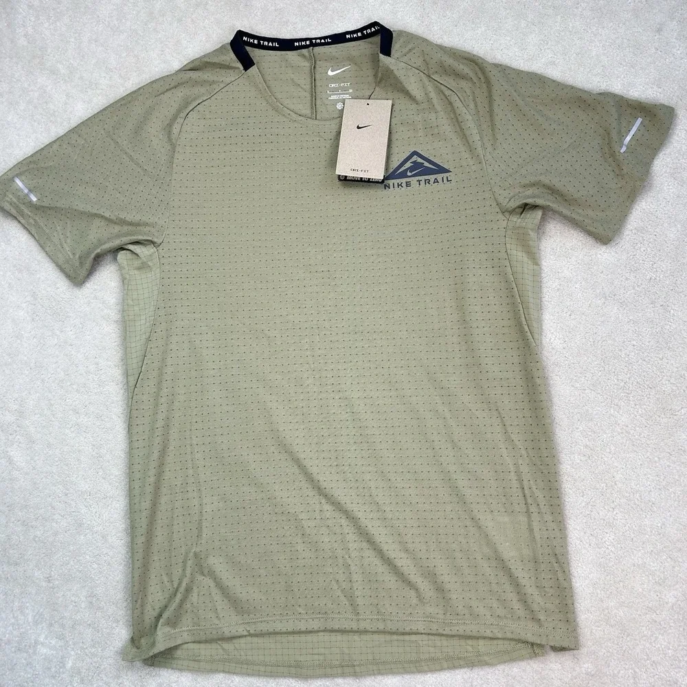 Nike Dri-FIT ADV Trail Solar Chase Men's Small ShortSleeve Running TShirt DV9305